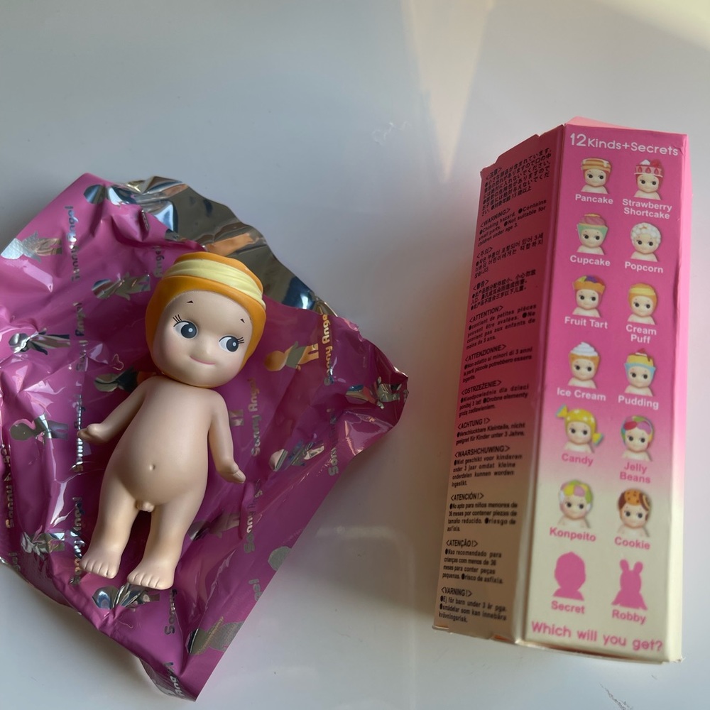 Sonny Angel * Sweets series*  CREAM PUFF